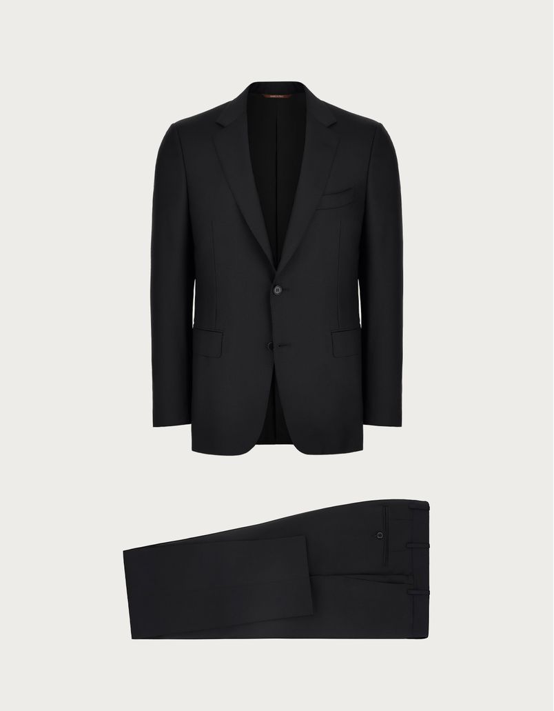 Suit in black wool